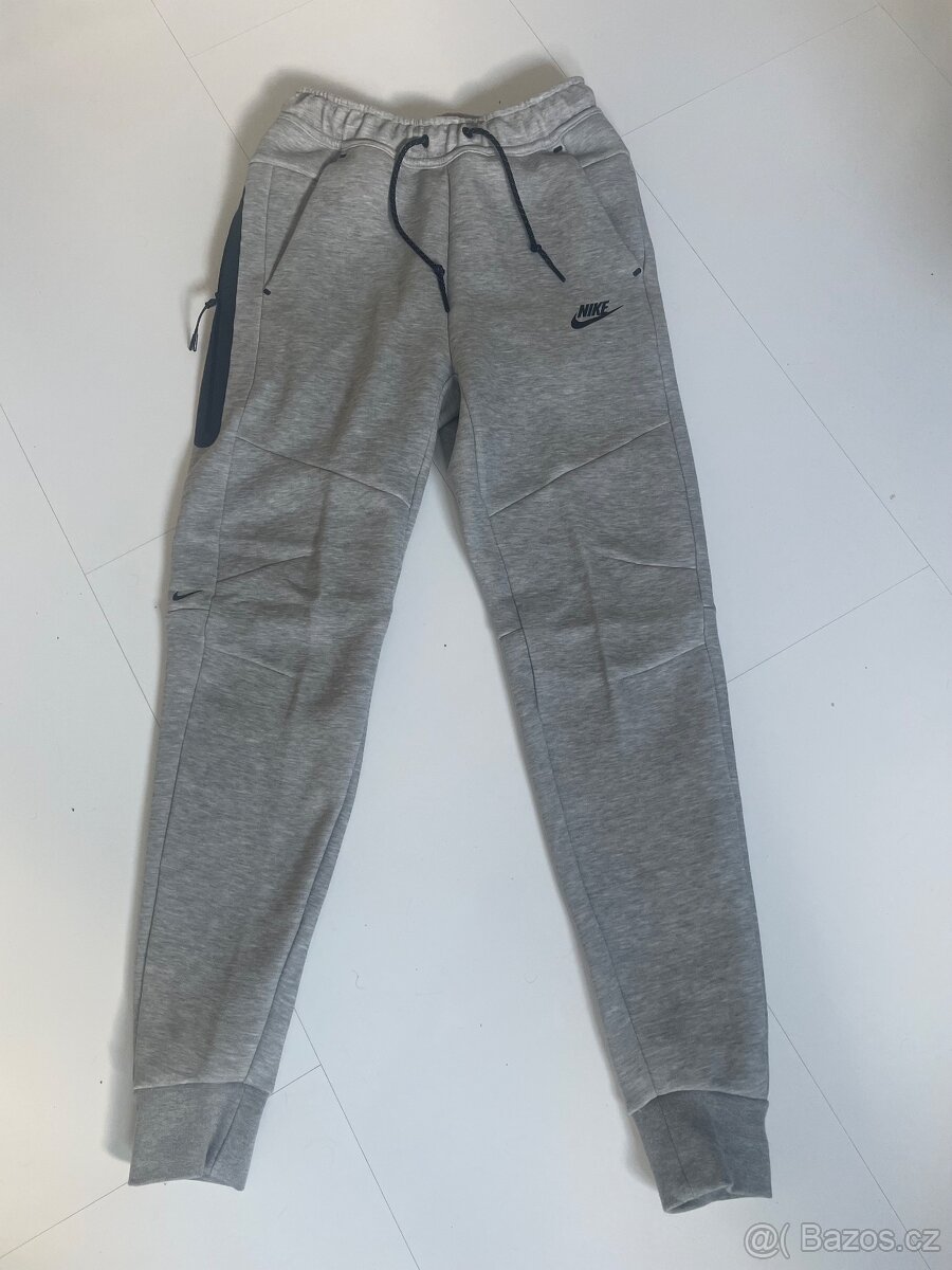 Nike Tech Fleece kalhoty