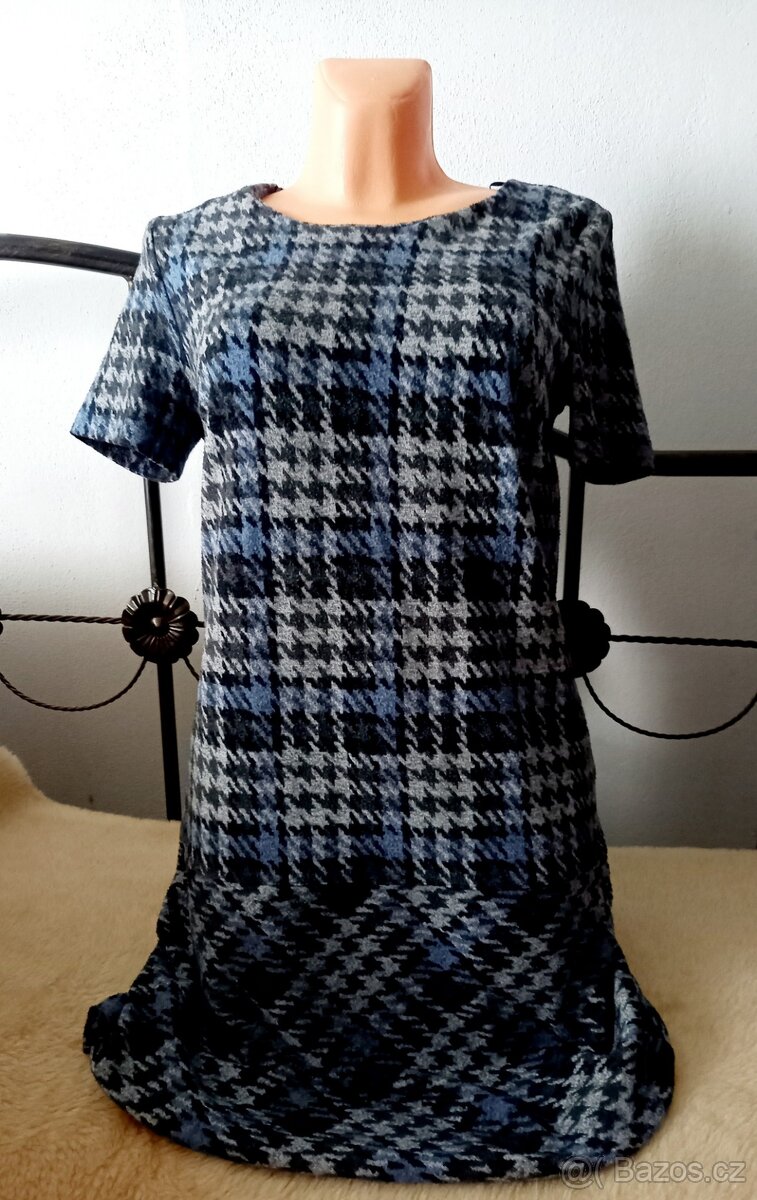 Kárované šaty