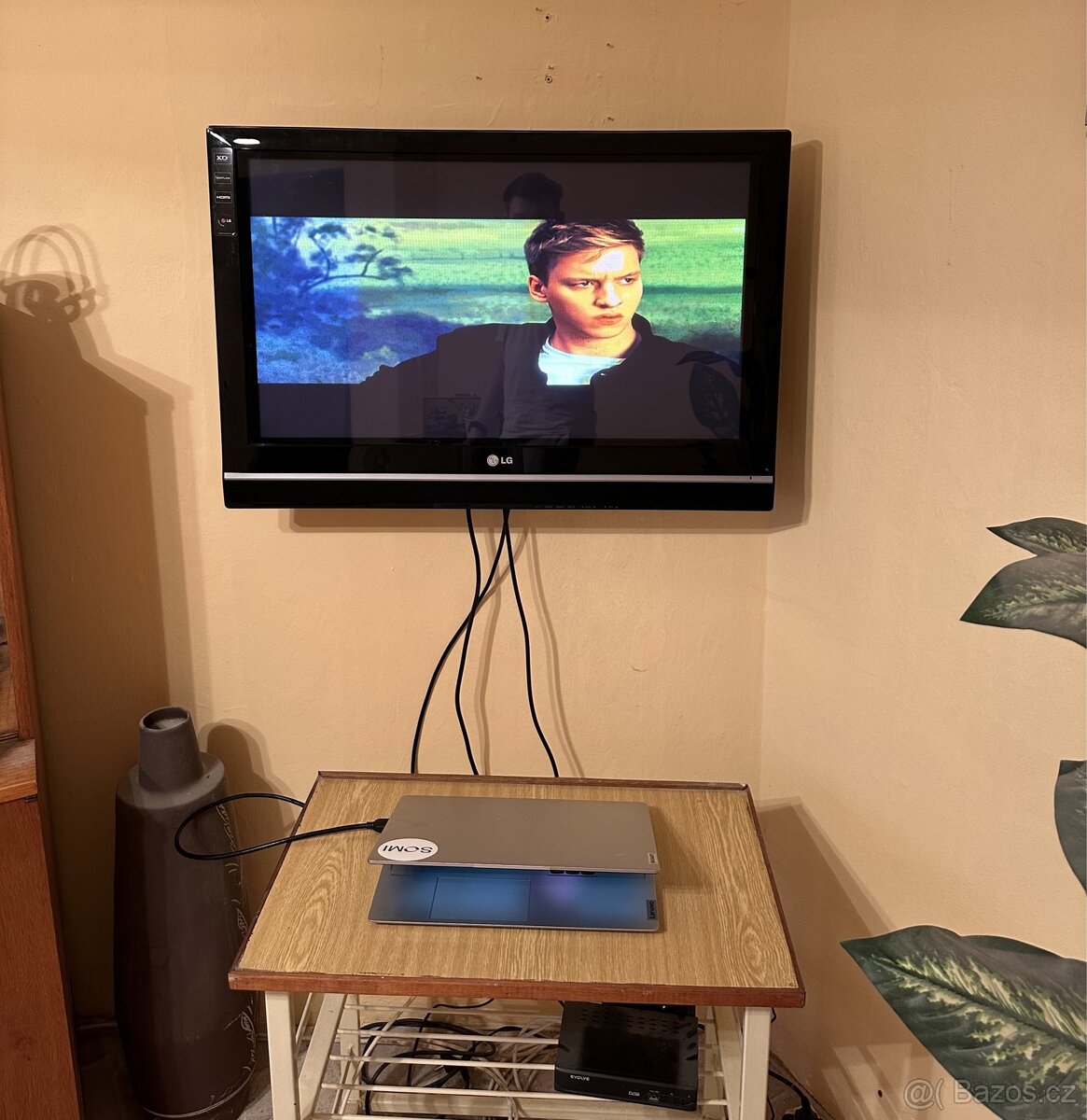 Prodám televizi LG+ set-top box+ držák na zeď