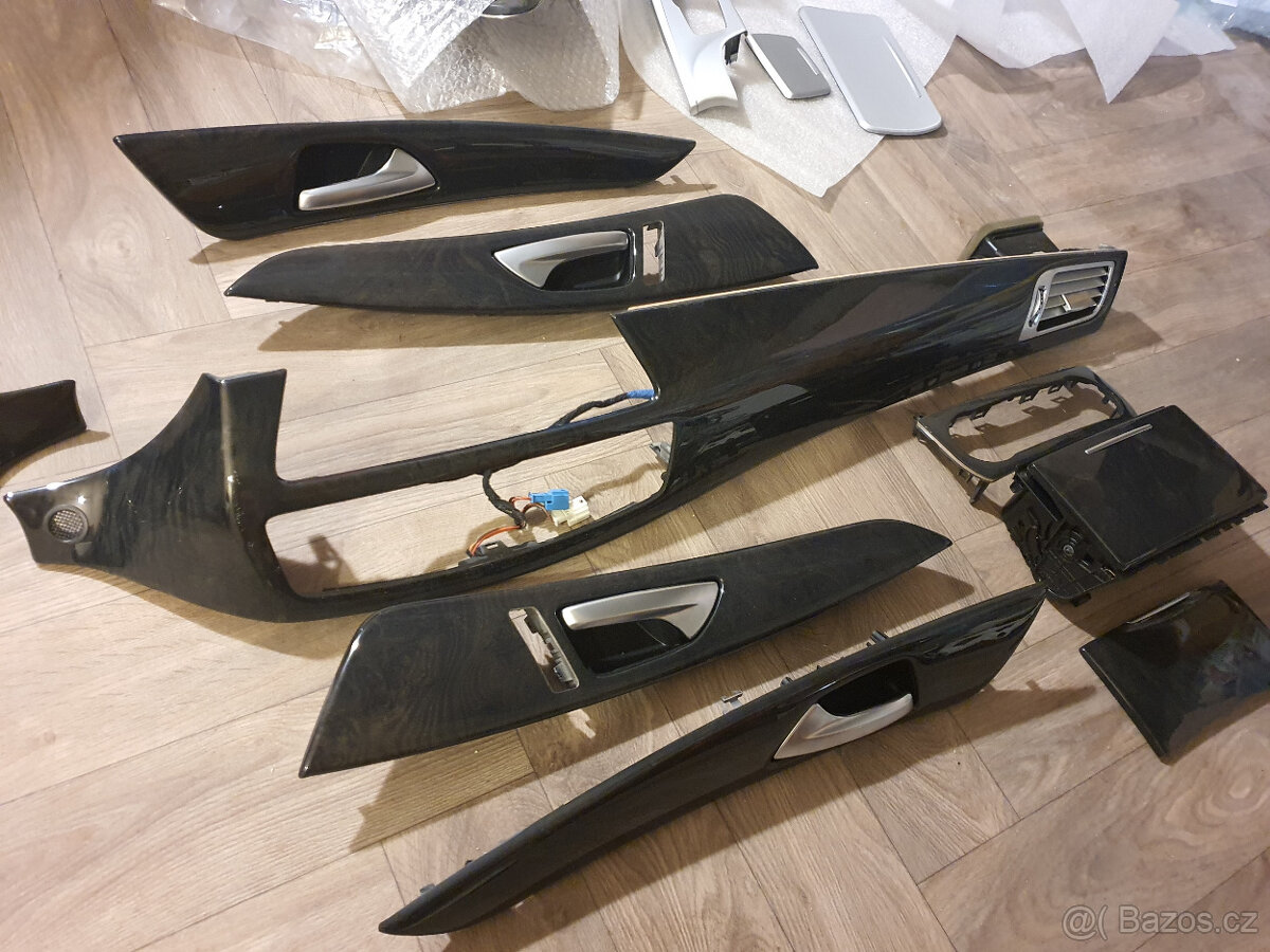 >>>drevo - dekor - Mercedes CLS - lišty - 9ks - podsvietene