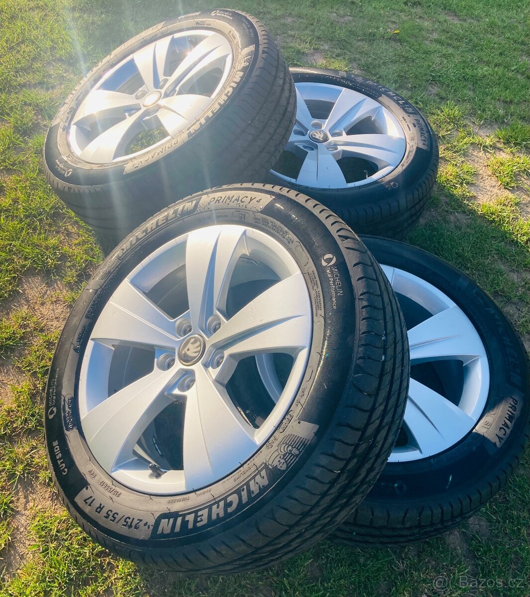 Originální sada Škoda Superb, 215/55 R17, Michelin