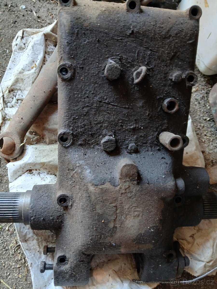 Víko hydrauliky zetor 4011
