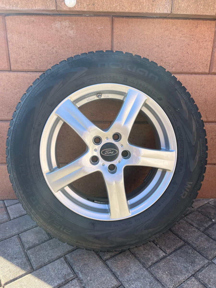 Sada alu kol Ford Mondeo se zimními pneu Nokian