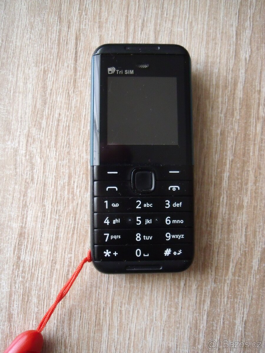 Miniaturní mobil na /3 SIM + paměť.kartu/.
