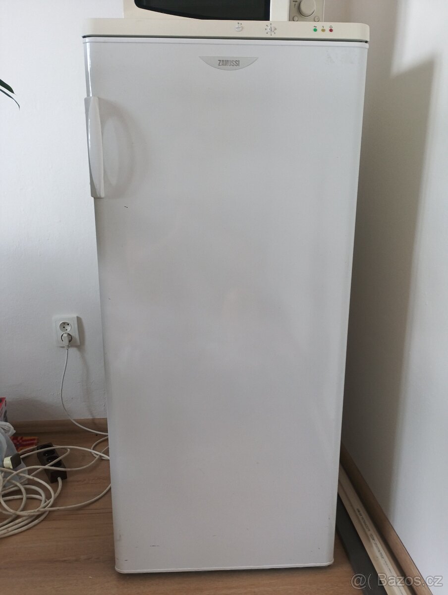 Prodám starší FUNKČNÍ mrazák ZANUSSI.