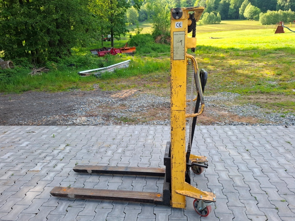 Prodám ruční vysokozdvižný vozík.