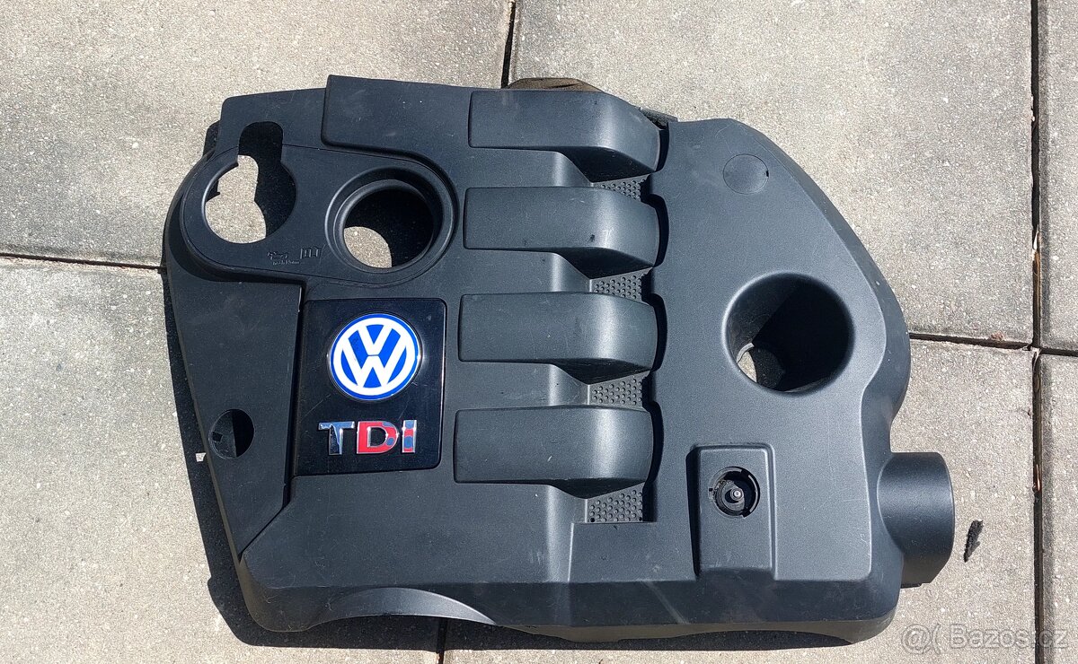 Kryt motoru passat B5.5