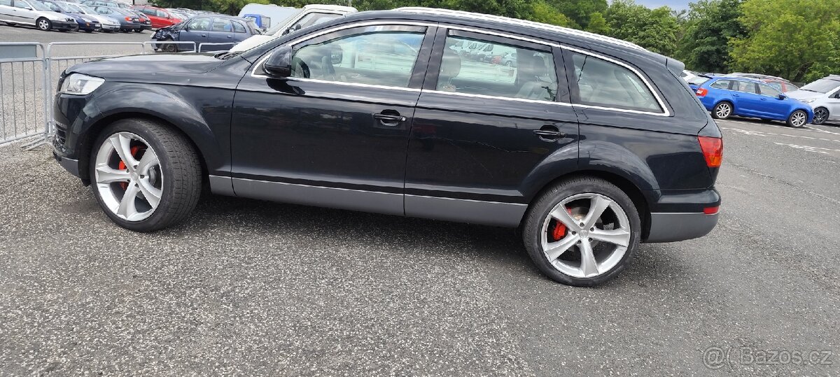 Audi Q7 3.0 TDI nová STK.