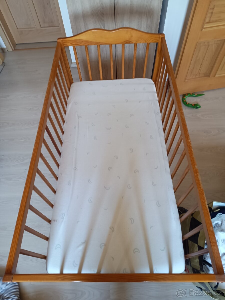 Dětská postýlka s matrací