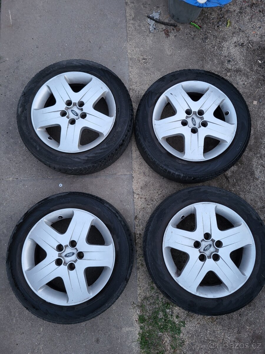 Kola 205/55/16 + poklice FORD,