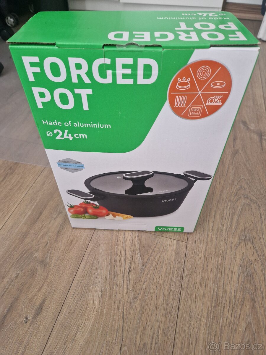 Nový hrnec Vivess se skleněnou poklicí 24 cm