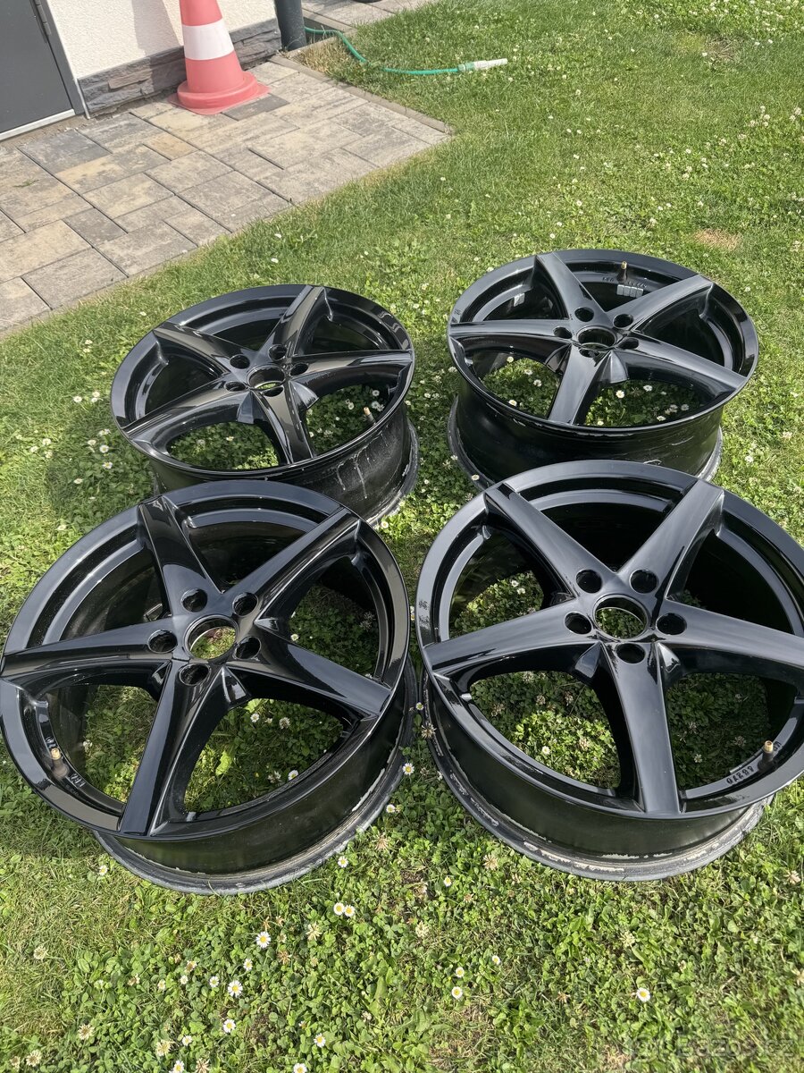ALU KOLA 7,5x18 ET45 černý lesk