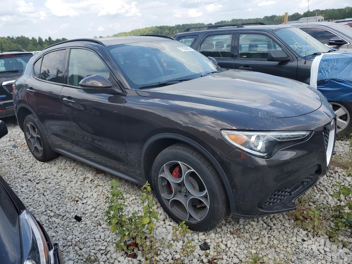 Alfa Romeo Stelvio Sport 2.0 AWD 2018 – krásný stav, automat