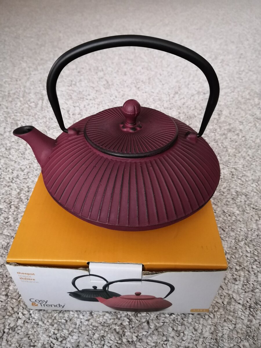 Litinová konvice na sypaný čaj