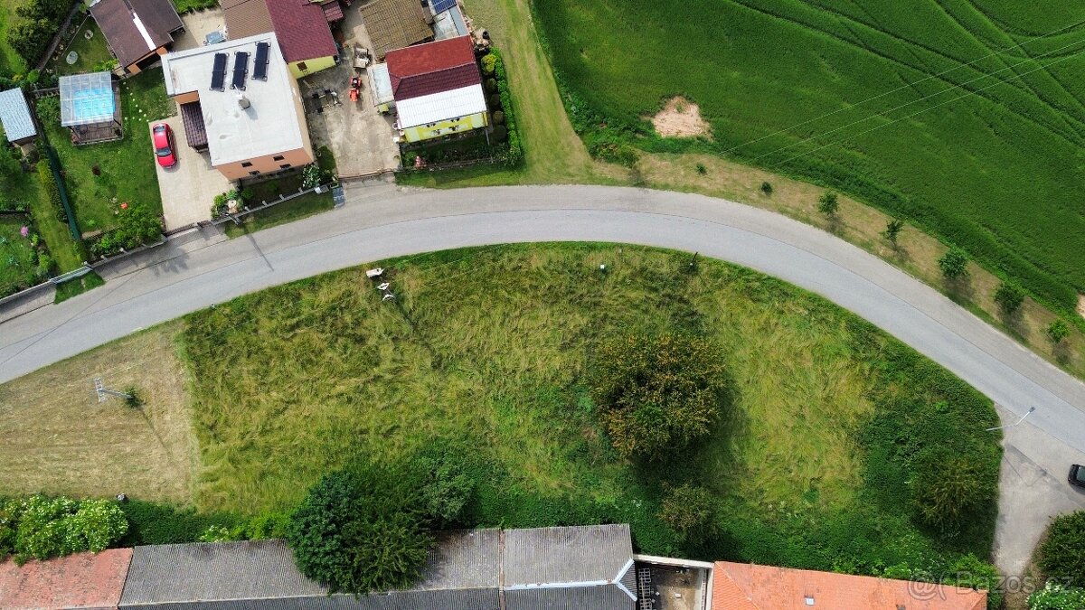 Prodej stavebního pozemku s projektem RD, 978 m2-Nemyslovice