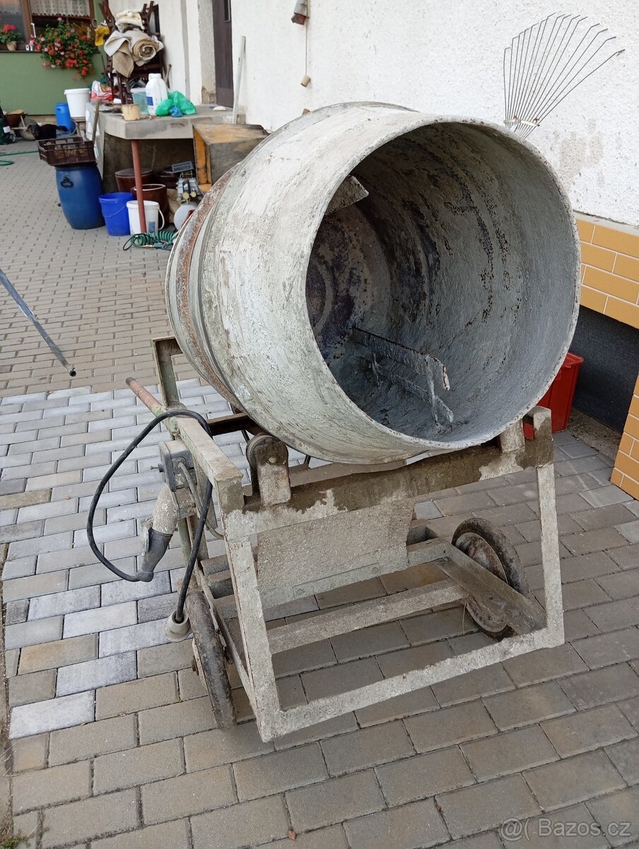 Stavební míchačka