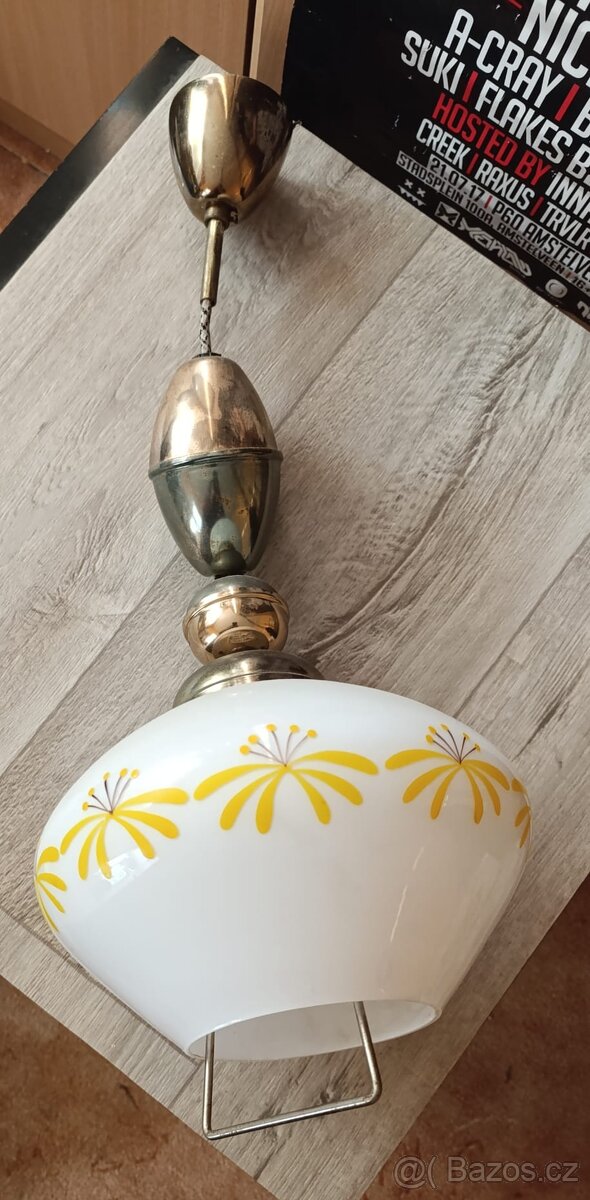 Retro lustr stahovačka