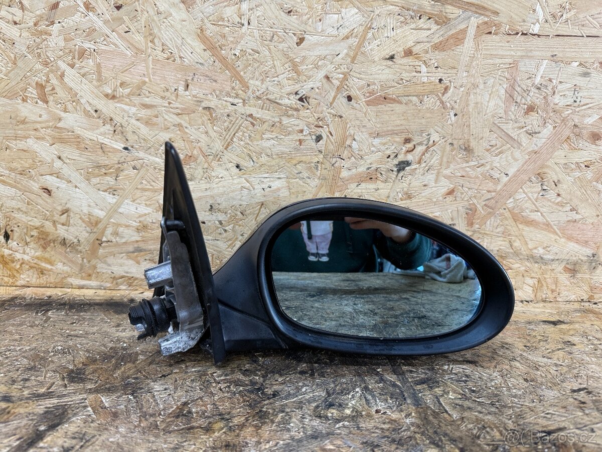 PRAVÉ ZPĚTNÉ ZRCÁTKO BMW E90/91 3 PIN ČERNÉ