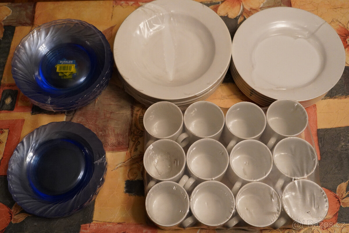 jídelní talíře+hrnečky