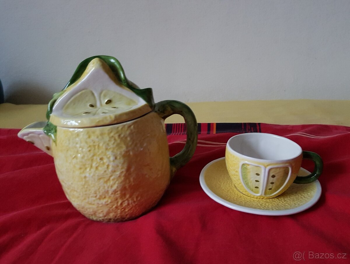 Konvička a hrneček s talířkem
