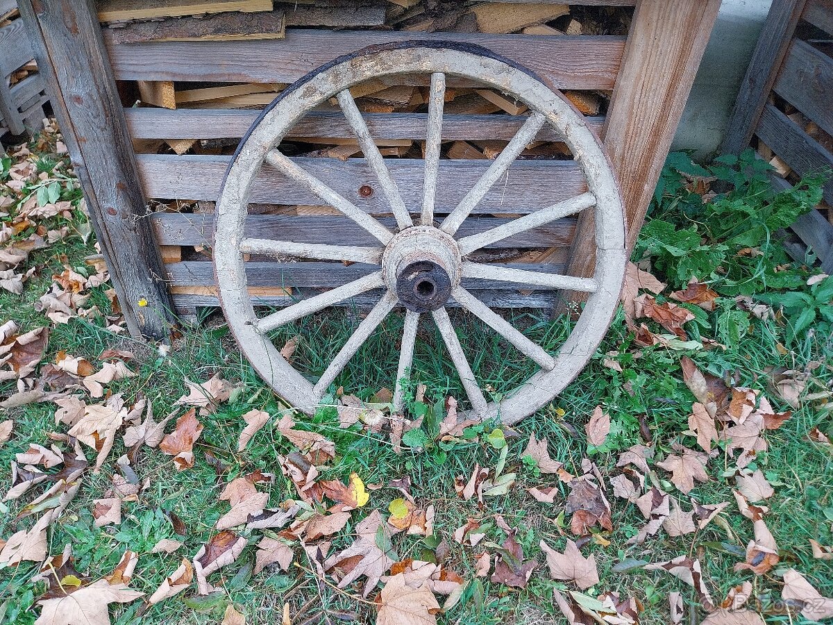 Loukoťové kolo a přední nápravy od žebřiňáku