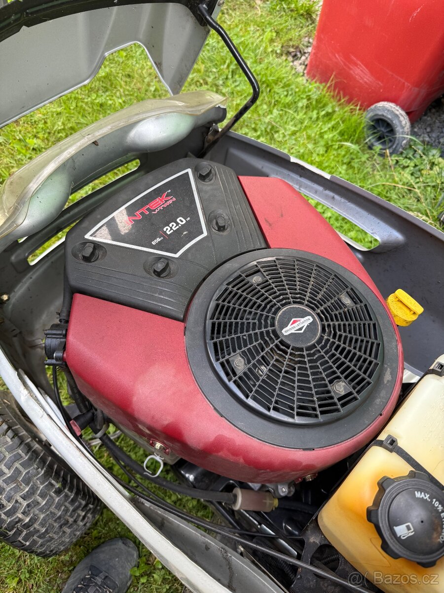 Zahradní traktor MTD dvouválec 22 HP