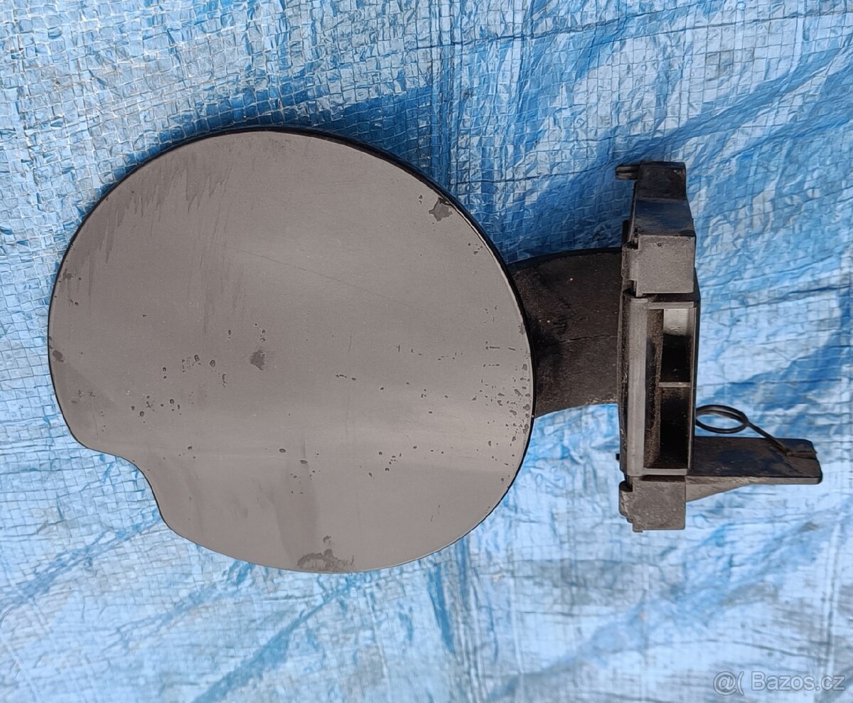 Dvířka víčka nádrže Peugeot 307