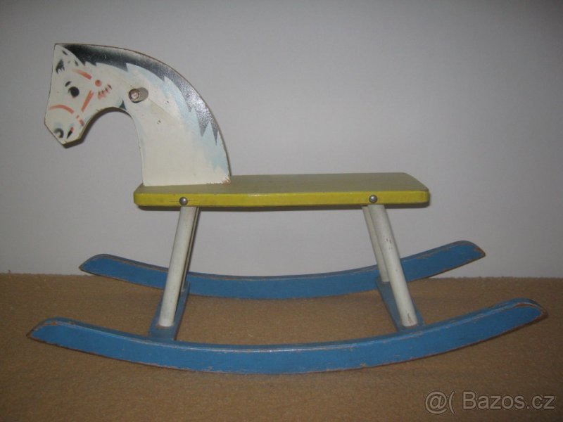 houpací kůň dřevěný