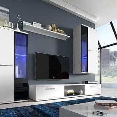 KRÁSNÁ OBÝVACÍ STĚNA