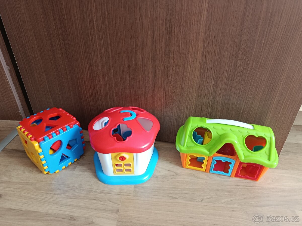 Dětské vkladacky a pyramidy