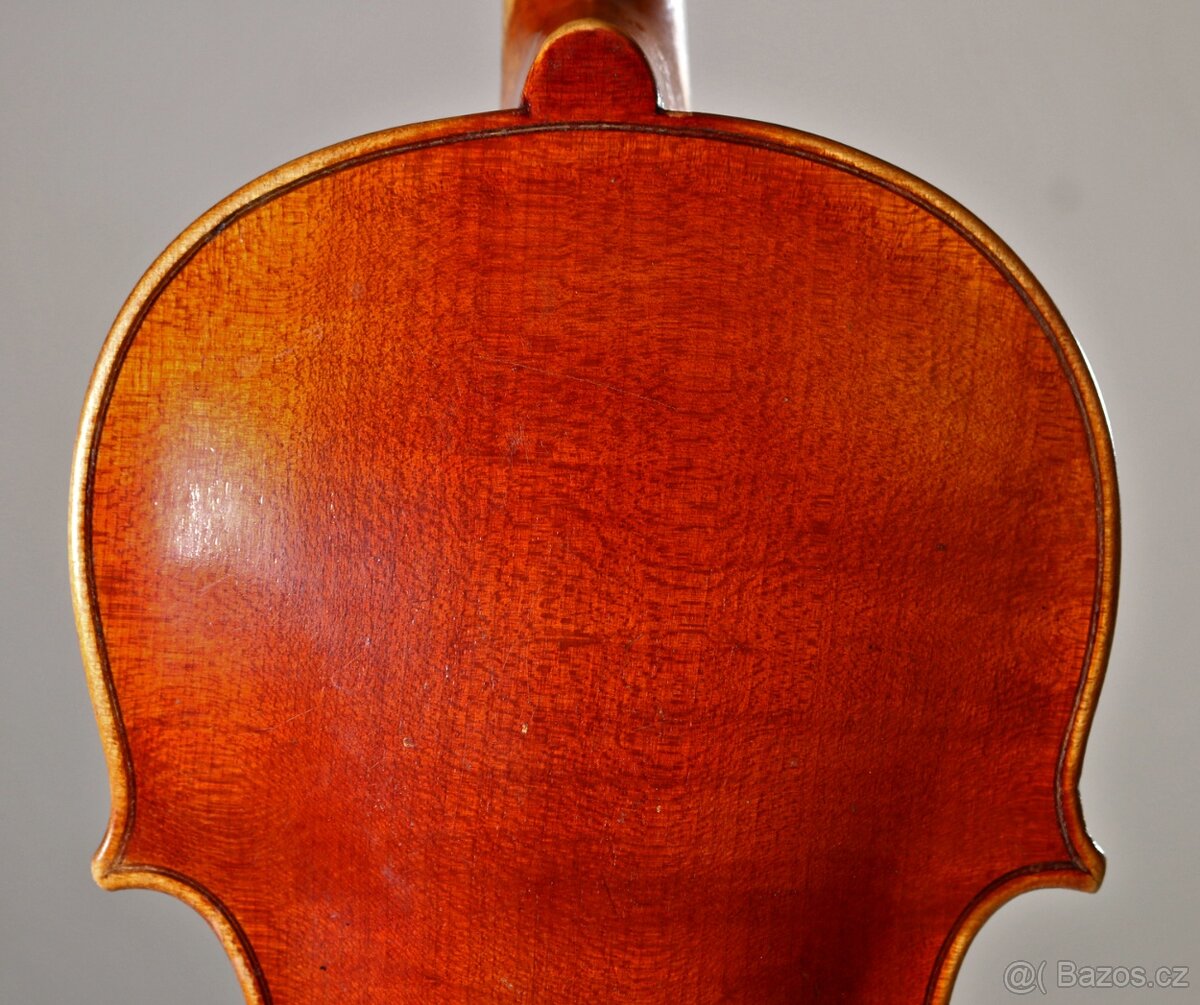 Prodám celé 4/4 100let staré české housle