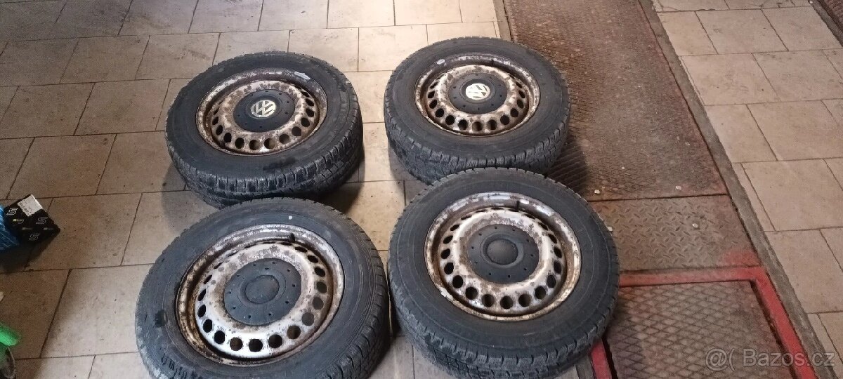 Zimní sada Vw T5 5×120 orig.zátěžové disky.