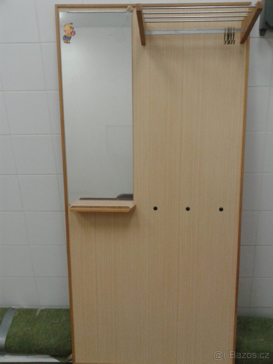 Věšáková stěna