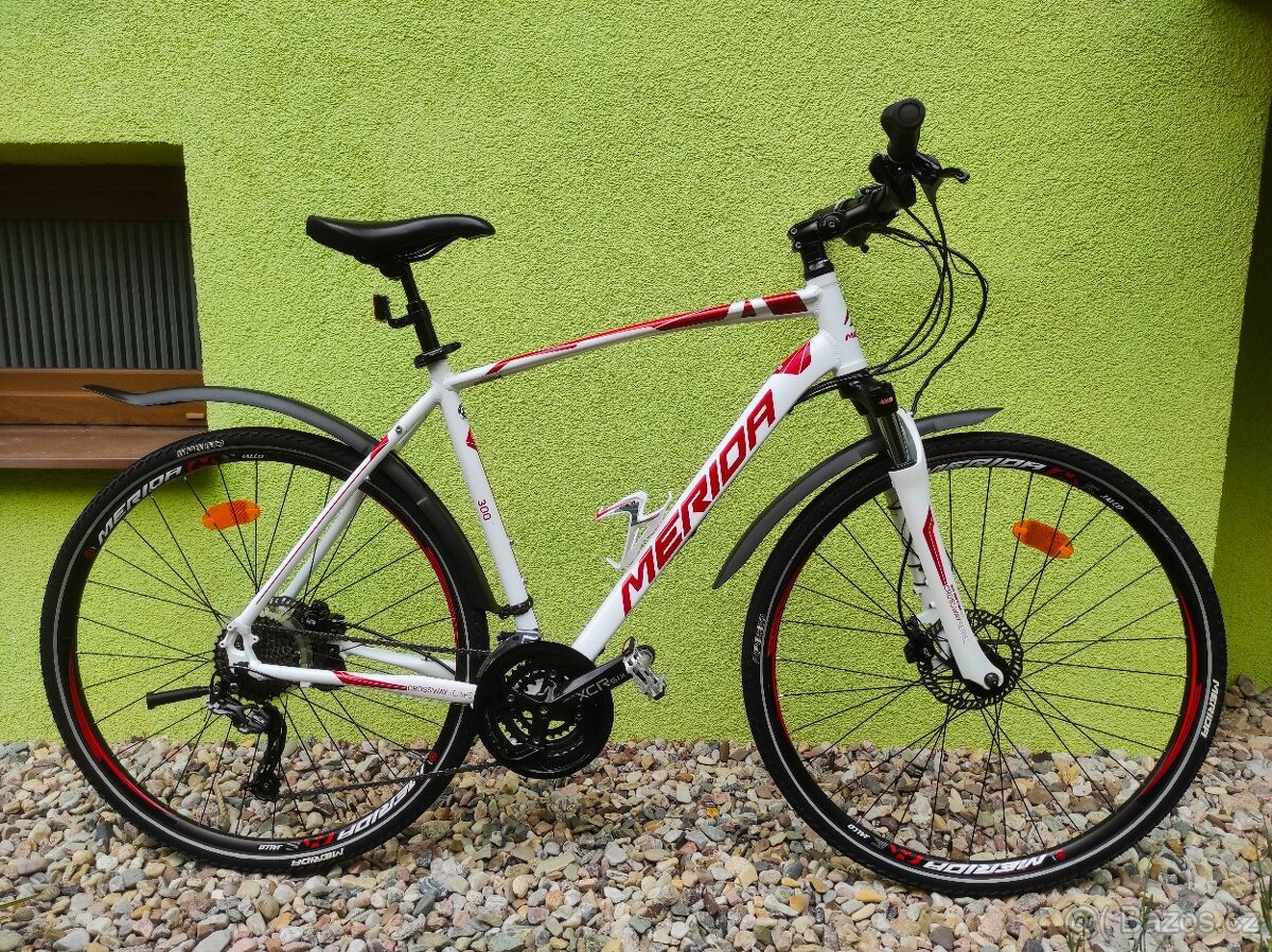 Značkové trekové kolo Merida Crossway 28"/21,5" disk