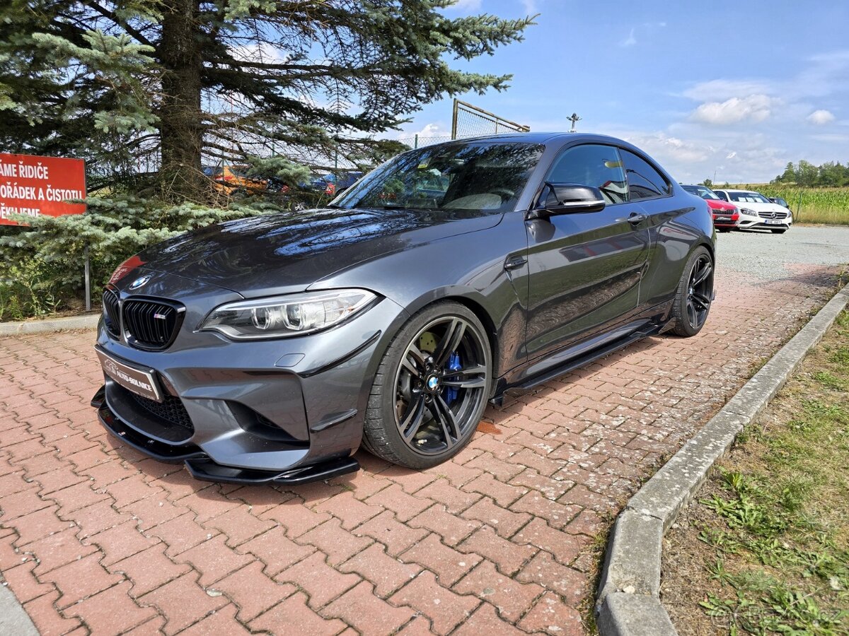 BMW M2 F87 2017 - MANUÁL - SERVIS BMW - VYBAVENO - 100 TKM