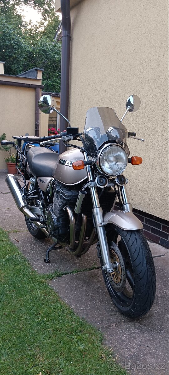 Suzuki GSX 750 inazuma