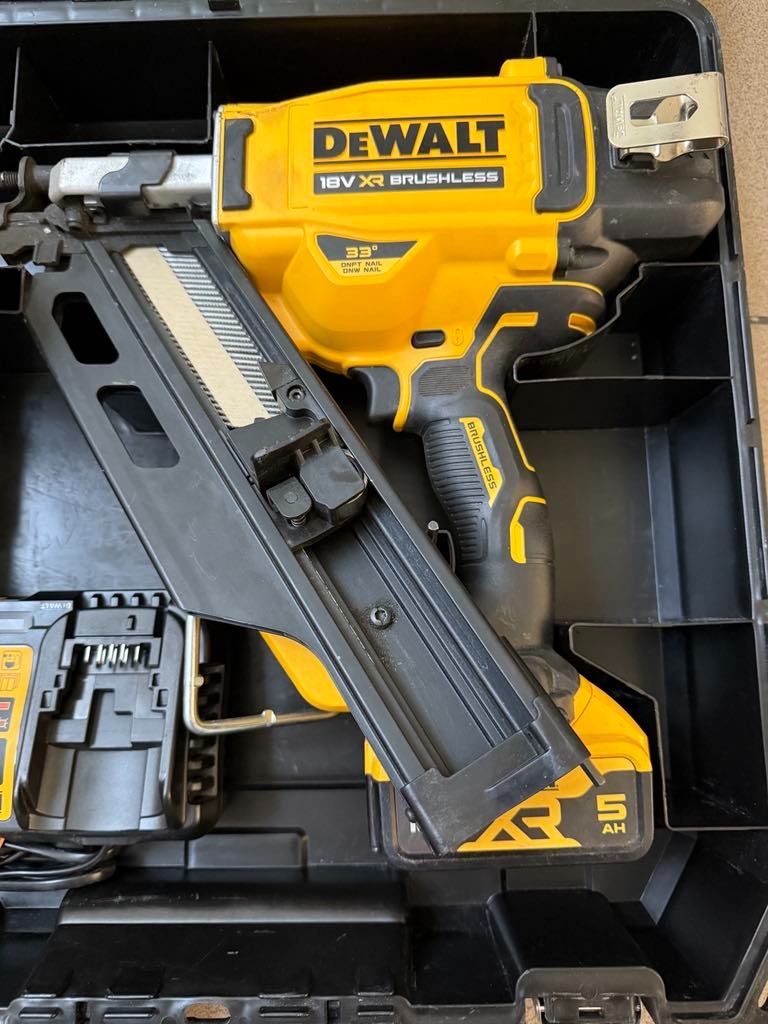 DeWalt DCN930P2 18V AKU Hřebíkovačka/Záruka12/2026
