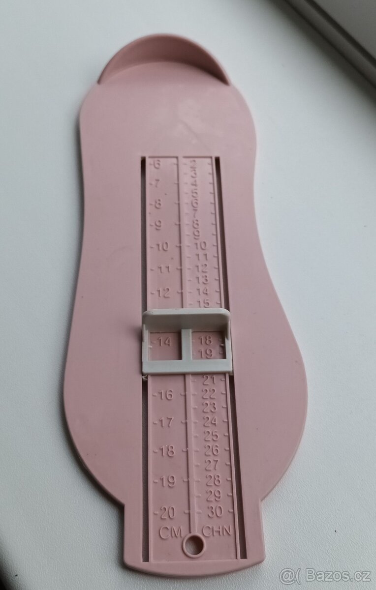 Prodám měřič velikosti dětských chodidel.