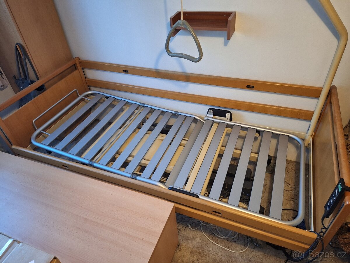 Elektronicky polohovatelná zdravotní postel