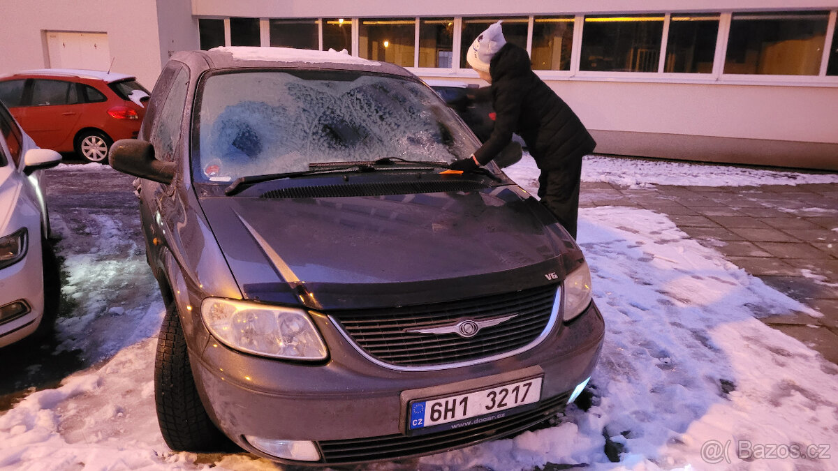 Chrysler Voyager 2003, 3,3l benzin, automat