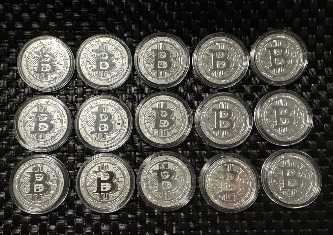 15 ks Stříbrných investičních mincí - 1 oz Ag 999,9 / 1000.