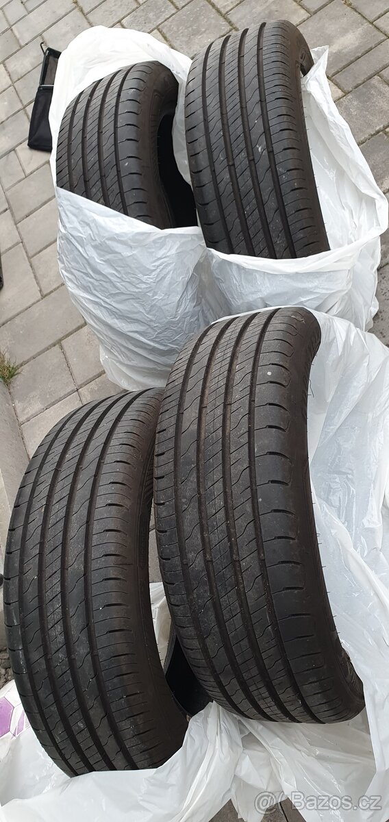 Goodyear EfficientGrip Performance 205/55 R17 95V