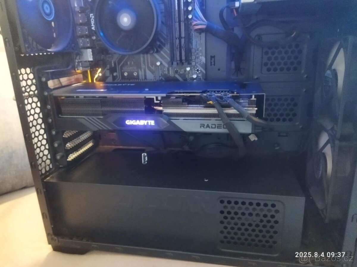 Gigabyte AMD Radeon RX 7800 XT Gaming OC 16G