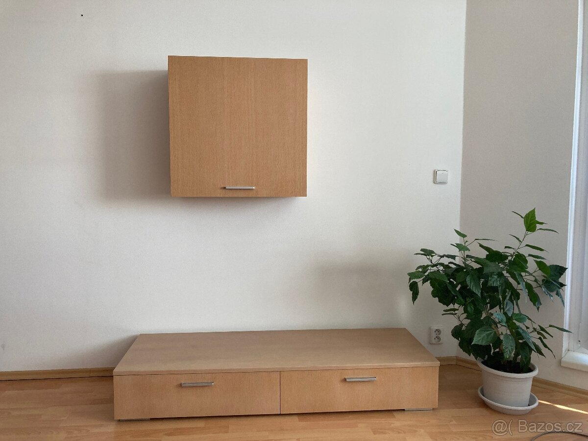 Skříňka pod i nad TV