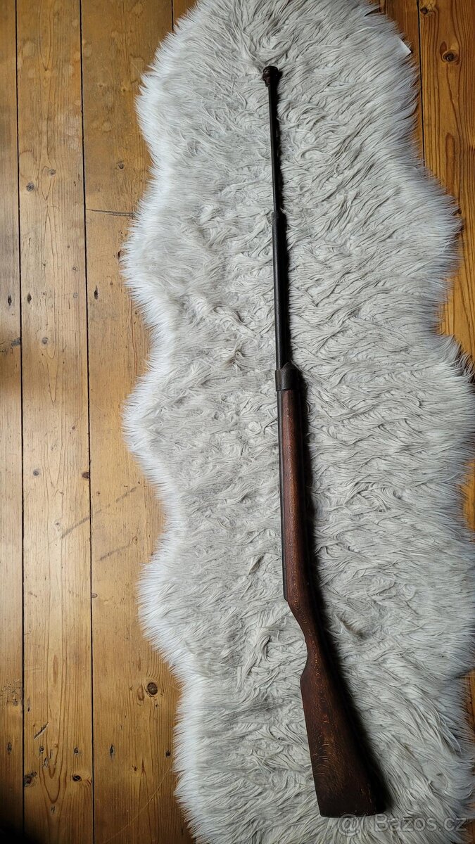 Cvičná puška na Šerm bodákem + učebnice + medaile