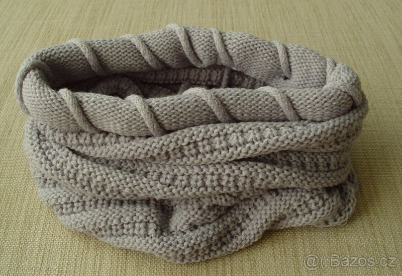 Nový dámský nákrčník šedý.