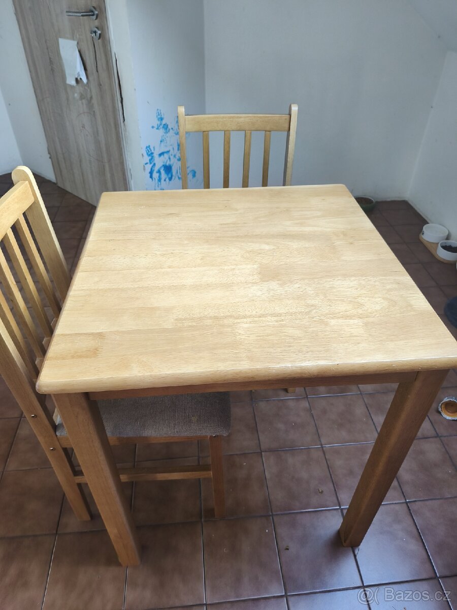 Jídelní set pro dva z masivu