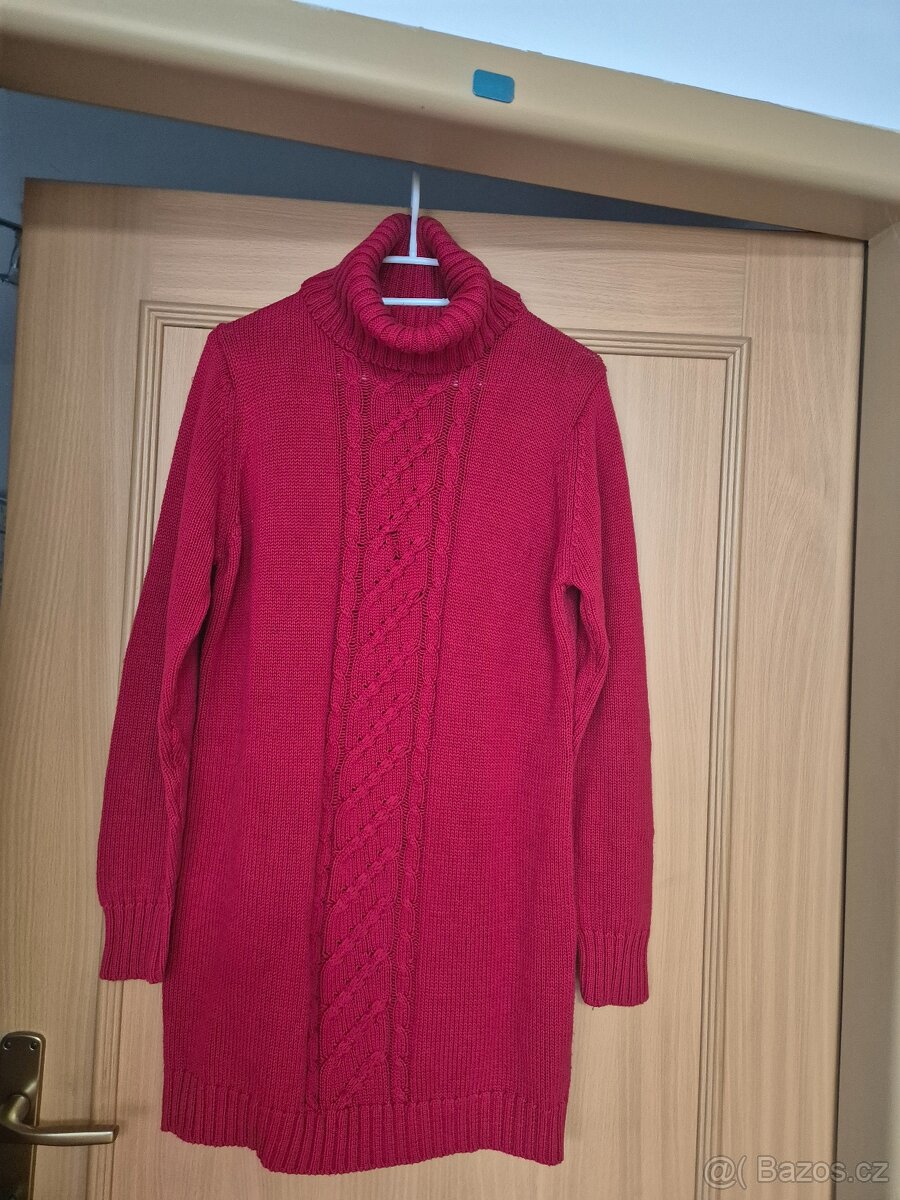 Svetrové šaty