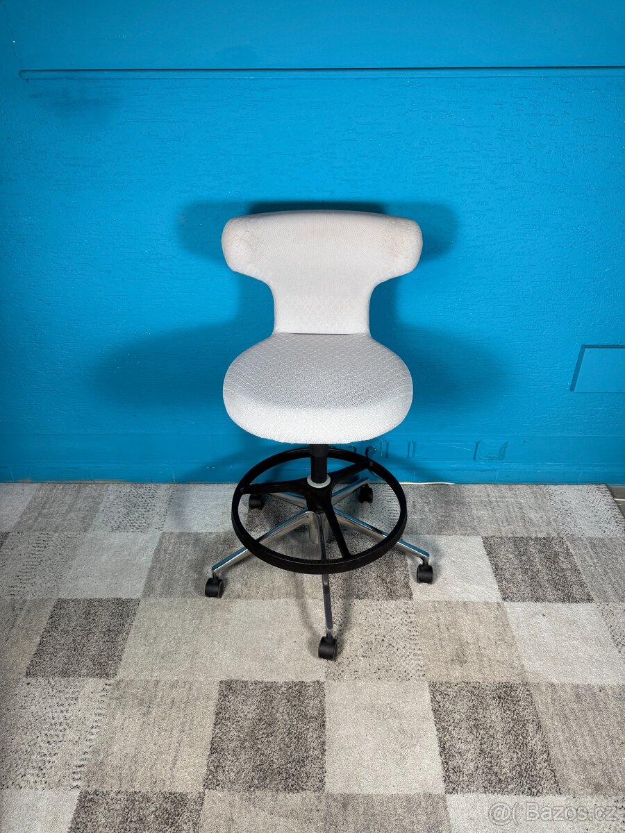 Barová židle VITRA Pivot šedá