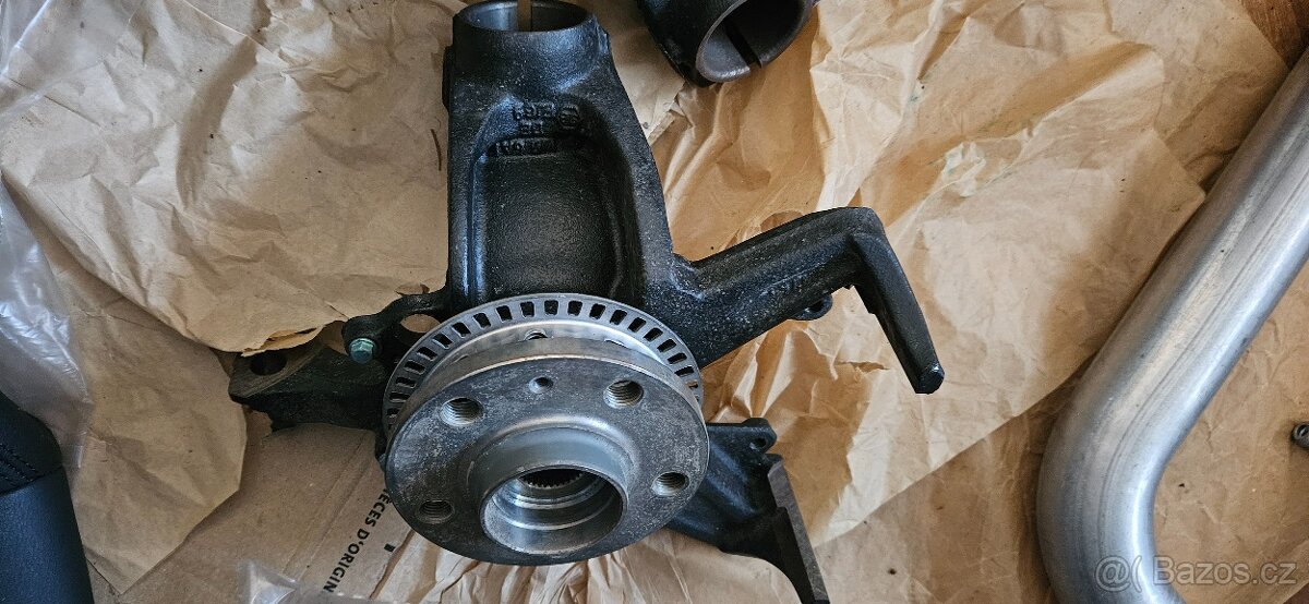 Škoda Octavia 1 - Nová originální pravá těhlice TDi